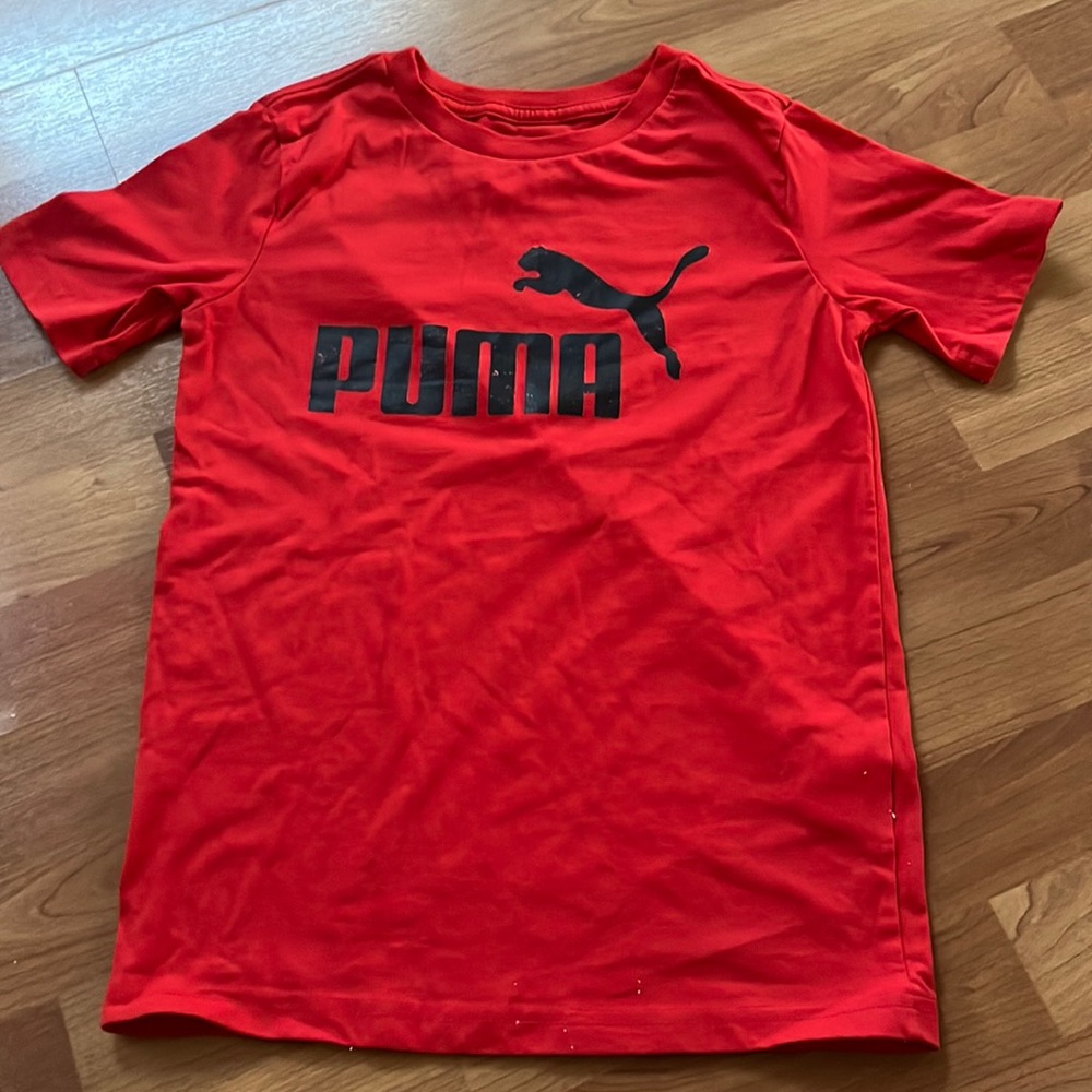 Puma US S(8) red t shirt with black puma logo